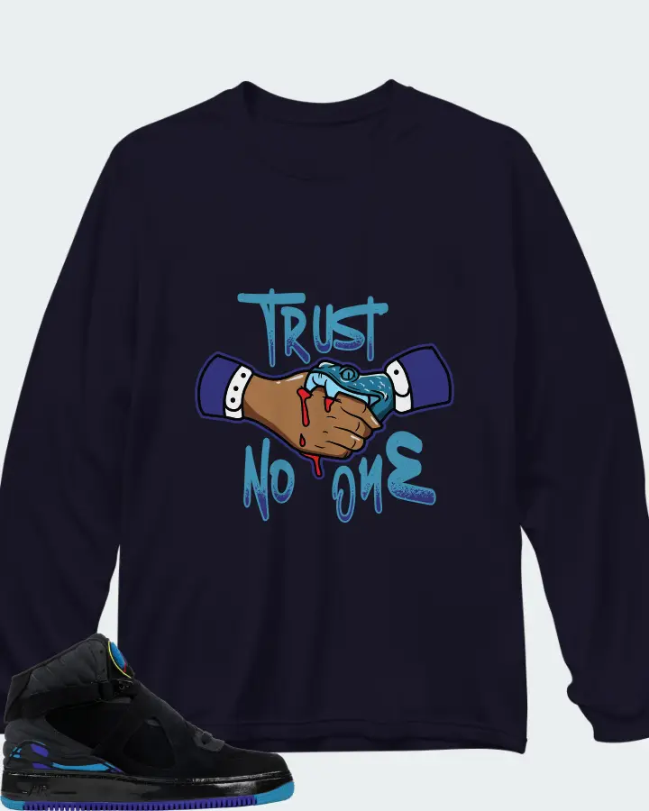 Long Sleeve T-Shirt in Navy