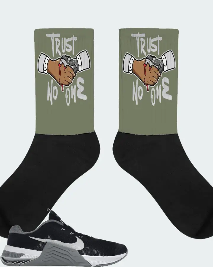 Nike Metcon 7 Sneaker Matching Olive Socks - Trust No One