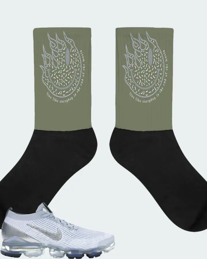 Nike Air VaporMax Flyknit 3 Sneaker Matching Olive Socks (Keep Smiling) - View 1