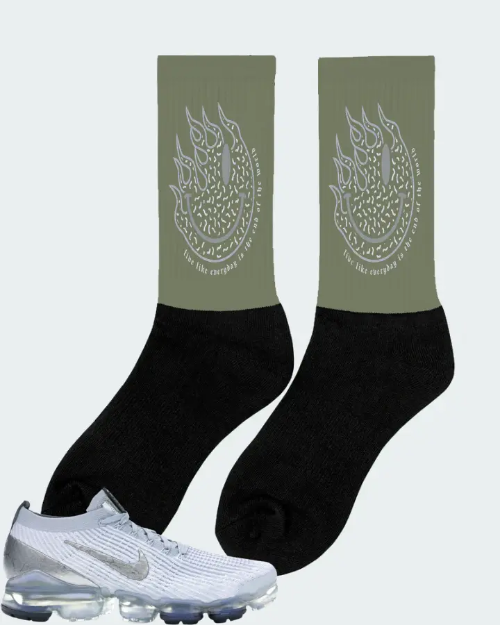 Nike Air VaporMax Flyknit 3 Sneaker Matching Olive Socks (Keep Smiling) - View 3