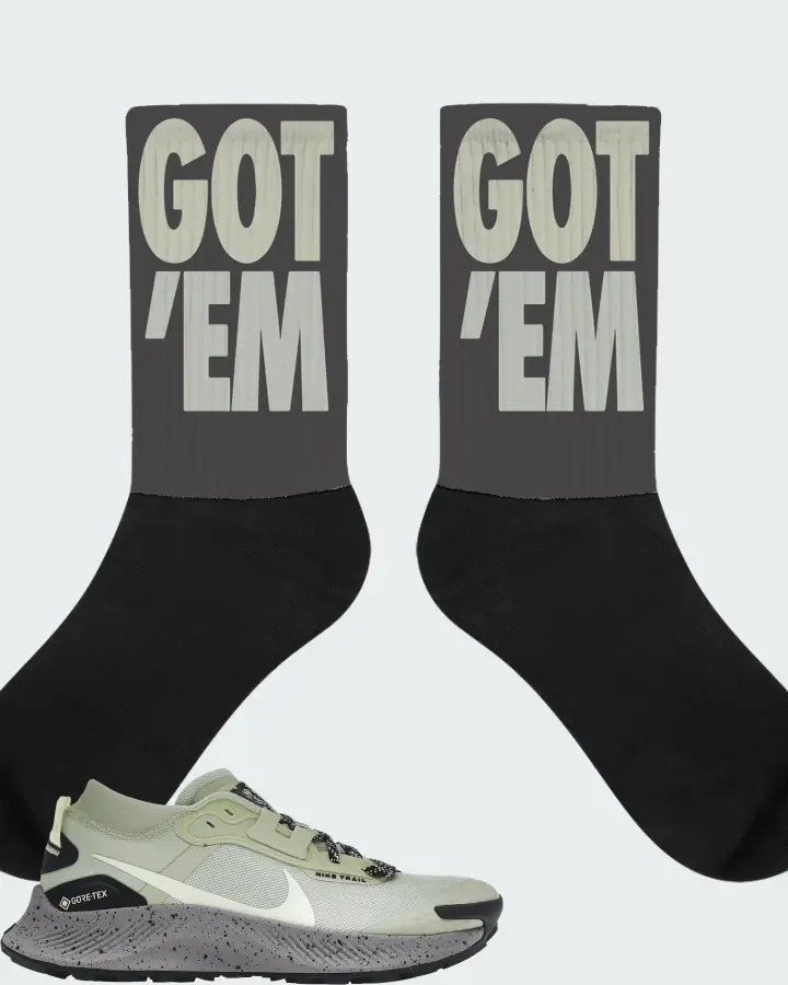 Nike Pegasus Trail 3 Gore-Tex Sneaker Matching Dark Grey Socks - Got Em