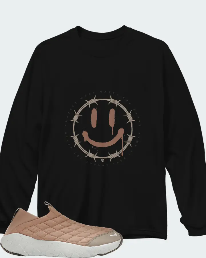 Long Sleeve T-Shirt in Black