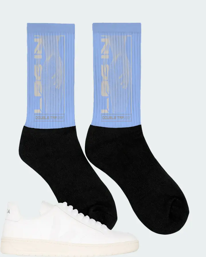 Veja V-12 Leather Sneaker Matching Carolina Blue Socks (LOGIN) - View 2