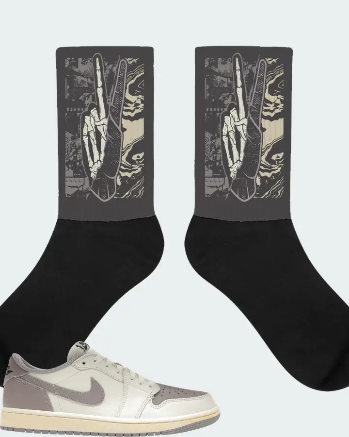 Jordan 1 Retro Low OG Sneaker Matching Dark Grey Socks - Peace of mind