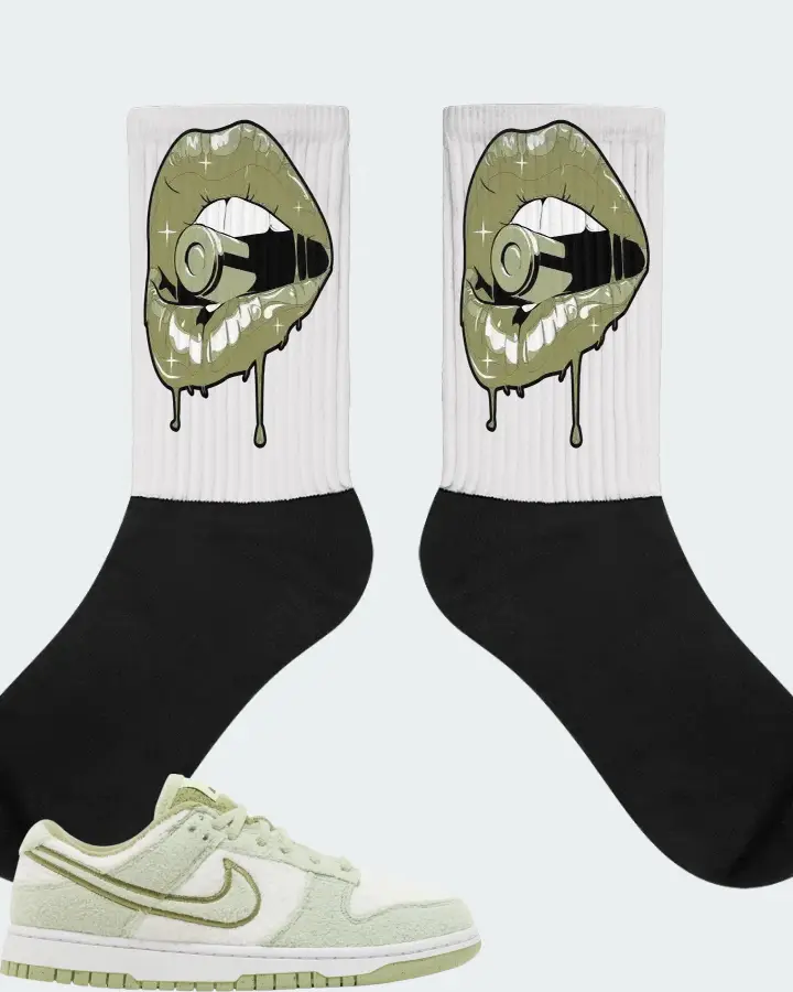 Nike Dunk Low SE Sneaker Matching White Socks - Kiss of Death