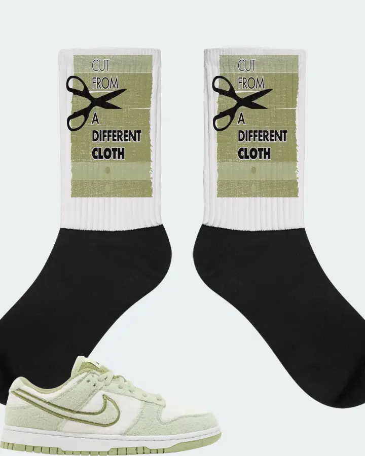 Nike Dunk Low SE Sneaker Matching White Socks - Cut From a Different Cloth