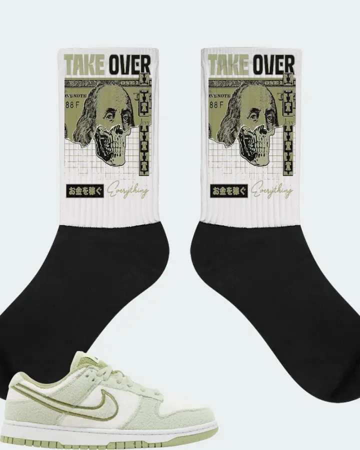 Nike Dunk Low SE Sneaker Matching White Socks - Take Over