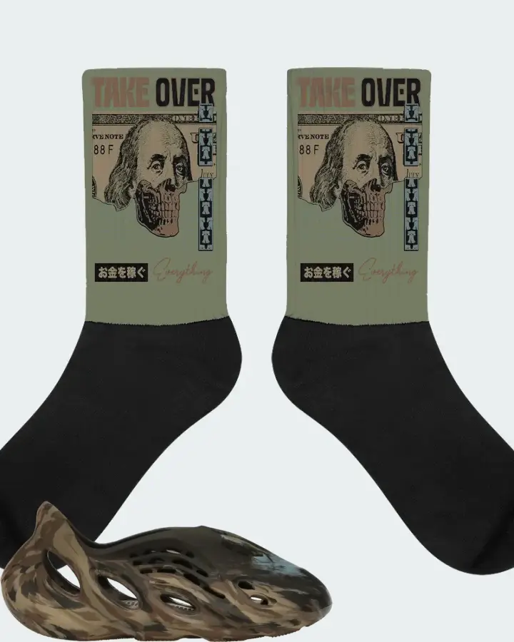 adidas Yeezy Foam RNR Sneaker Matching Olive Socks - Take Over
