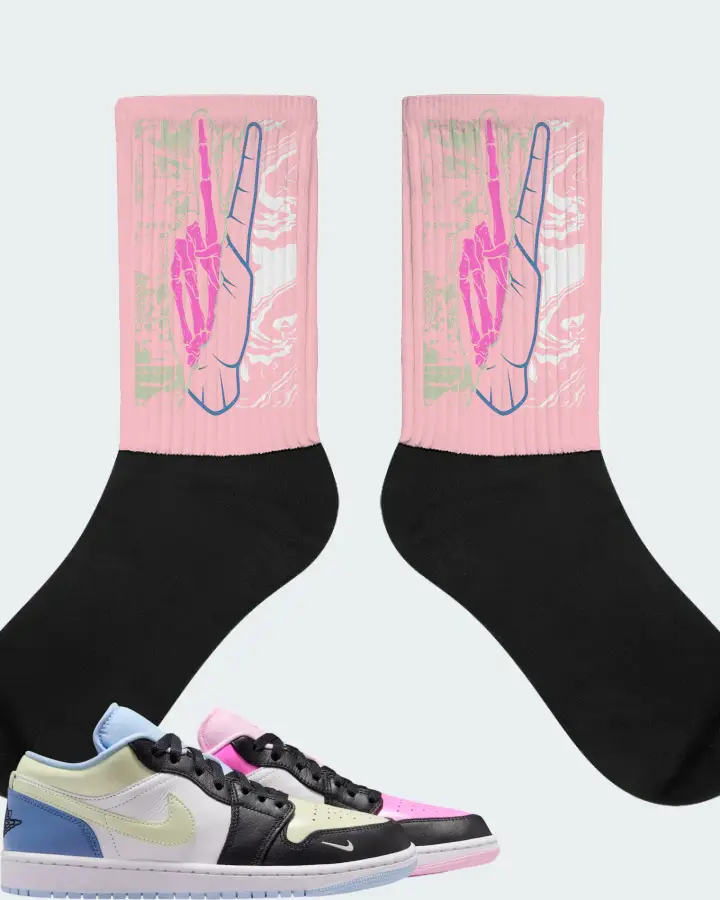Air Jordan 1 Low Mismatched Patent Sneaker Matching Pink Socks - Peace of mind