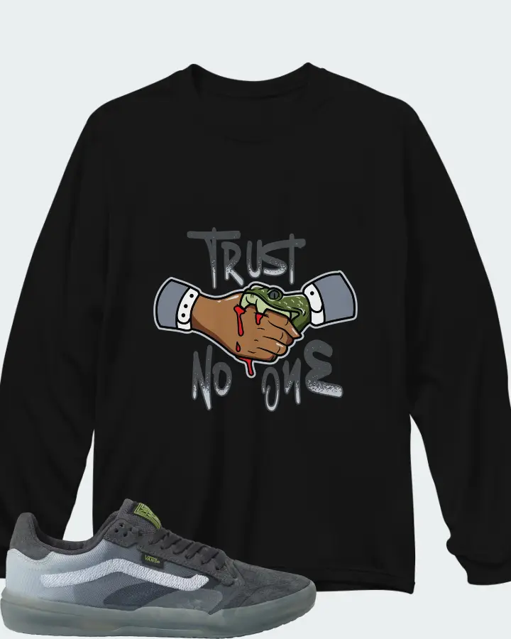 Long Sleeve T-Shirt in Black