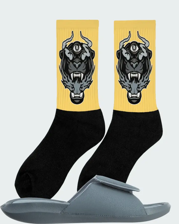 Jordan Hydro 6 Sneaker Matching Yellow Socks (The Beast) - View 3